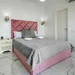 Seaview 3 Luxury Apartment Mamaia